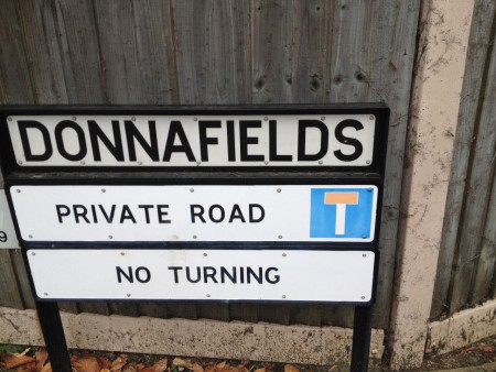 Az utcánk táblája