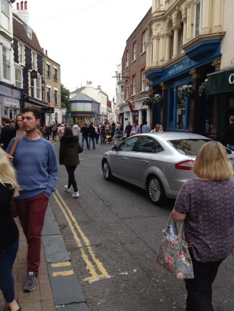 Brighton-i utcakép- The Lanes