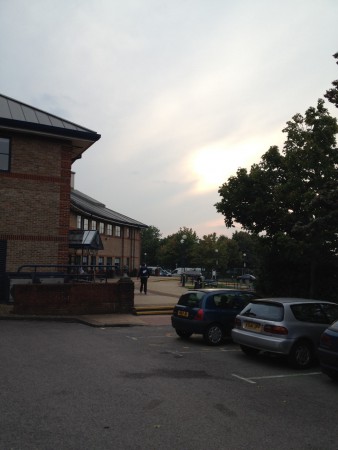 könyvtár és szépségszalon oldalról